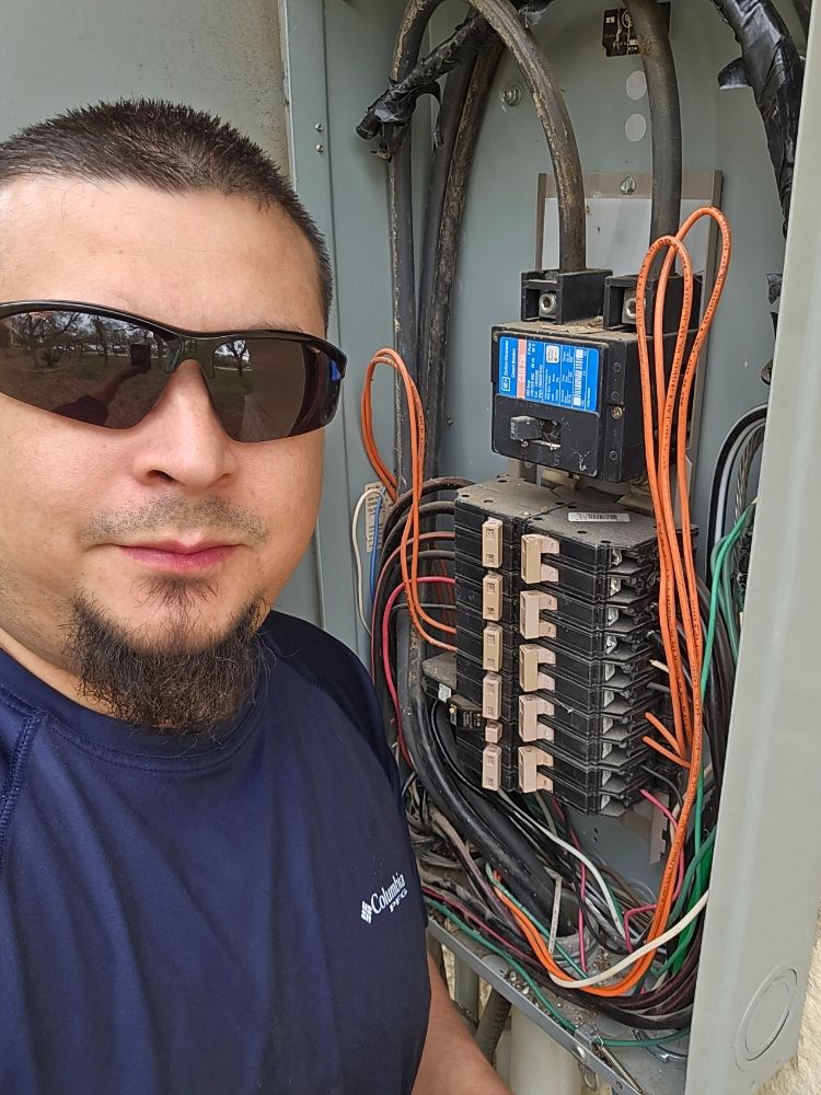 Slide of Texas Boy Lighting & Electrical