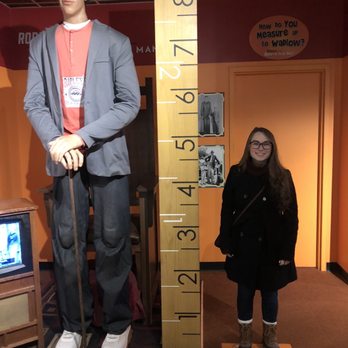 Louis Tussaud's Waxworks - Tallest man comparison - Museums Near Me - Niagara Falls, Ontario