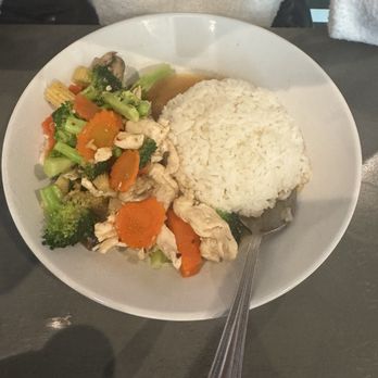 Thai Pavilion - Chicken stir fry - Thai Near Me - Covington, Kentucky