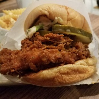 Shake Shack Glendale - Hot chick'n sandwich $6.79 - Burgers Near Me - Glendale, California