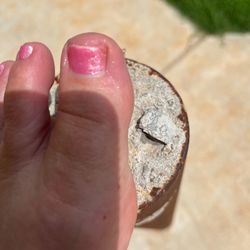 Davi Nails - Cut the corners so badly and the ln never filed the toenail