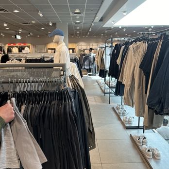 H&M - Men's clothes - Men's Clothing Near Me - Commerce, California