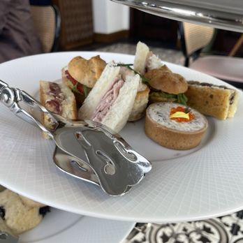 Léonie - Italian Near Me - Dallas, Texas