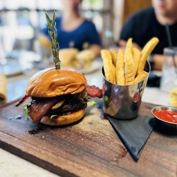 GRANVILLE - Wagyu bacon burger - New American Near Me - Burbank, California GRANVILLE - Wagyu bacon burger - New American Near Me - Burbank, California