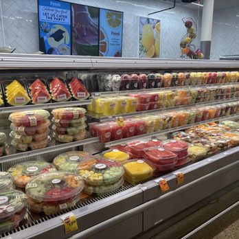 Pete's Fresh Market - Fruits cut & sliced for your convenience, yum! SO beautifully arranged, SO colorful! It's REALLY something! :-) - Grocery Near Me - Lemont, Illinois