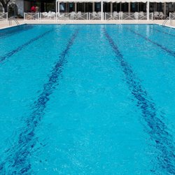 Kim's Camping - Piscina al aire libre en Kim's Camping Llafranc, desde Semana Santa hasta Octubre