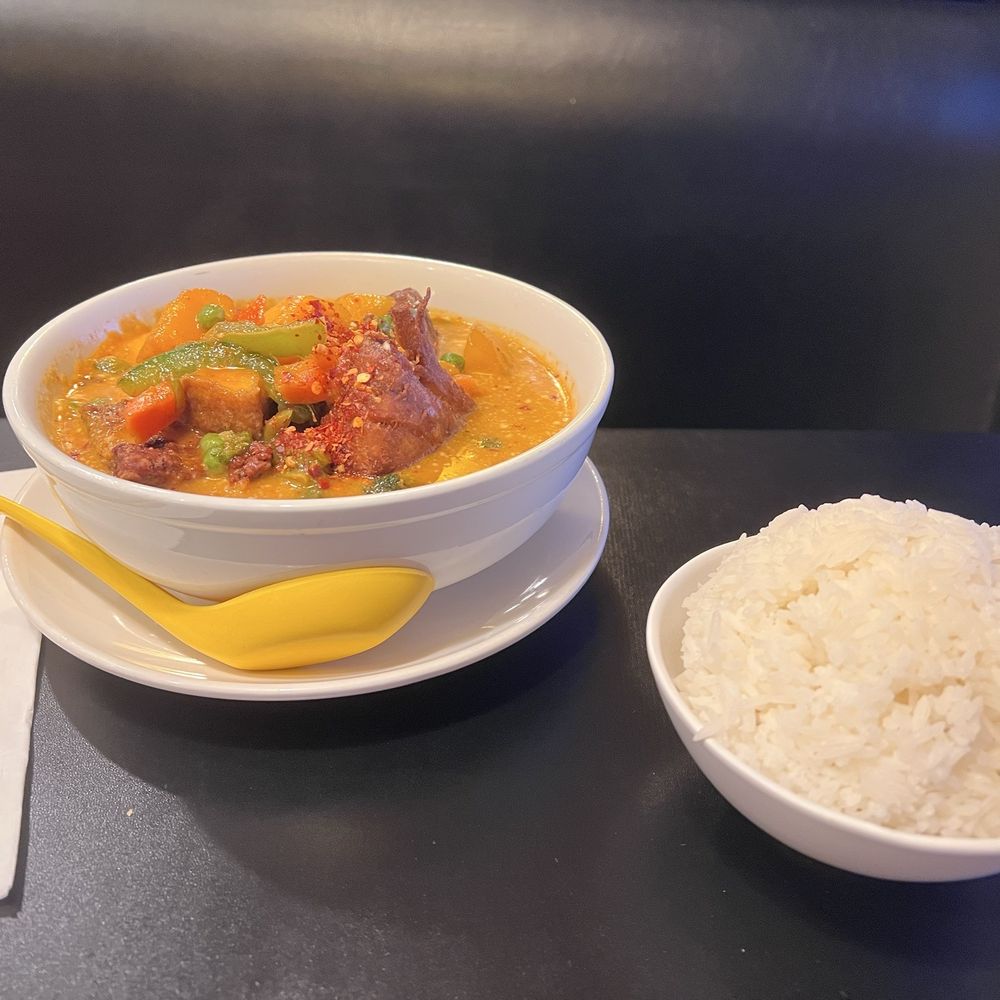 Lan Xang Fort Myers - Curry Mango with snapper - Thai Near Me - Fort Myers, Florida Lan Xang Fort Myers - Curry Mango with snapper - Thai Near Me - Fort Myers, Florida