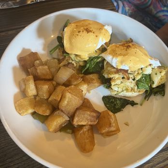 Bondhouse Kitchen - Crab Cake Benedict - New American Near Me - Baltimore, Maryland