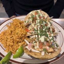 Noa Noa Spikes Beach Grill - Fish tacos and pineapple rice