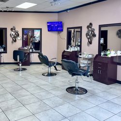Salima's brow & Spa - Eyebrow Threading Station