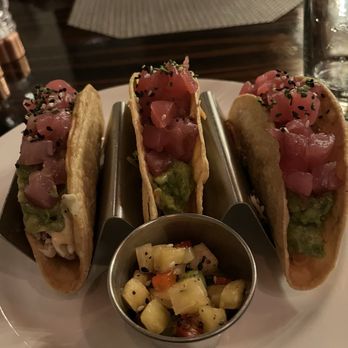 Roanoke - Ahi tuna poke tacos - Cocktail Bars Near Me - Chicago, Illinois