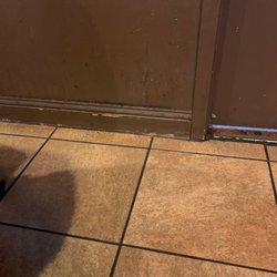 Kobe Japanese Restaurant - Everything is so dirty.