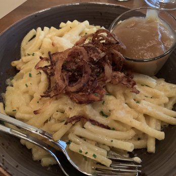 Wirtshaus Taube - Who doesn't like mac n cheese with a savory sweet apple sauce? This was amazing ! - Swiss Food Near Me - Luzern, LU Wirtshaus Taube - Who doesn't like mac n cheese with a savory sweet apple sauce? This was amazing ! - Swiss Food Near Me - Luzern, LU