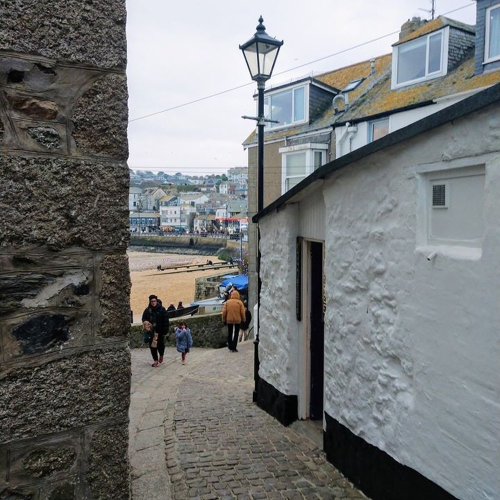 St Ives Harbour - the windy narrow curt side streets - Leather Goods Near Me St Ives Harbour - the windy narrow curt side streets - Leather Goods Near Me