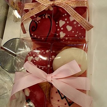 Dots Cafe - Valentine items - Cafes Near Me - Pasadena, California
