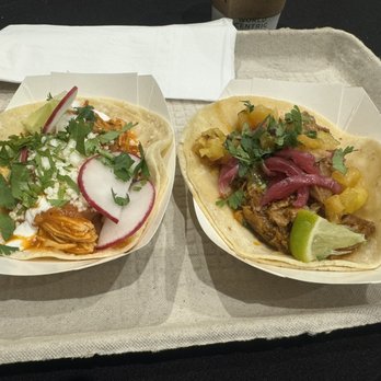 Centro - Tinga Taco Carnitas en Adobo Taco - Cocktail Bars Near Me - Minneapolis, Minnesota