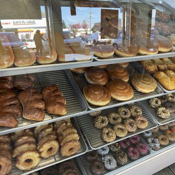 Cal's Donuts and Pastry - Donuts Near Me - Eugene, Oregon