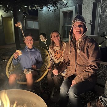 The Lincoln Marfa - Fire pit fun! - Hotels Near Me - Marfa, Texas