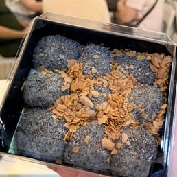 black sesame mochi