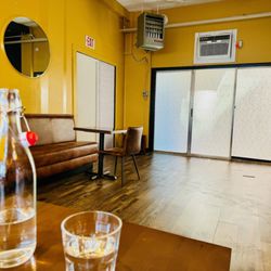 Bangkok On Franklin - The place as not crowded for lunch, but the interior is small.