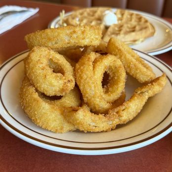 Bob’s Big Boy - Delicious onion rings - American Near Me - Burbank, California