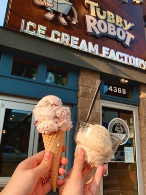Tubby Robot Ice Cream Factory by null