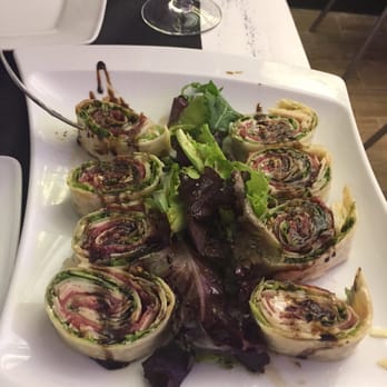 Txirimiri - Fajita de carpaccio de buey, mahonesa de trufa, rúcula y parmesano. - Basque Near Me - Madrid, M Txirimiri - Fajita de carpaccio de buey, mahonesa de trufa, rúcula y parmesano. - Basque Near Me - Madrid, M