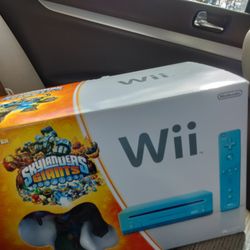 I bought a special edition skylanders giants blue wii for 127$