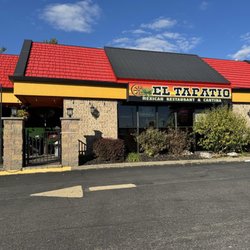 El Tapatio Mexican Restaurant & Cantina - Parking lot