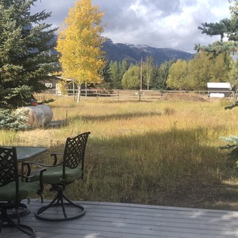 Sassy Moose Inn - Back yard - Hotels Near Me - Wilson, Wyoming Sassy Moose Inn - Back yard - Hotels Near Me - Wilson, Wyoming