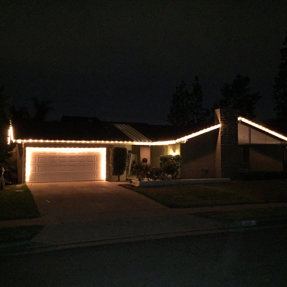 Munoz Christmas Lights - Left side view! - Holiday Decorating Services Near Me Munoz Christmas Lights - Left side view! - Holiday Decorating Services Near Me