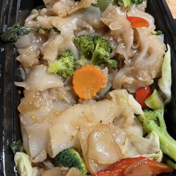 East West Cafe - Pad Kee Mao (Drunken Noodles), one big sticky mass w/undercooked vegetables - Thai Near Me - Burlington, Vermont East West Cafe - Pad Kee Mao (Drunken Noodles), one big sticky mass w/undercooked vegetables - Thai Near Me - Burlington, Vermont
