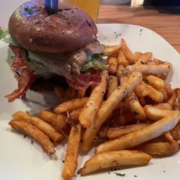 Burger w/ Pineapple on it! Burger w/ Pineapple on it!