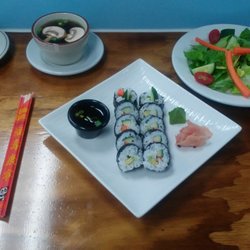 Full Vegetable roll w/ Japanese clear onion soup and a side salad