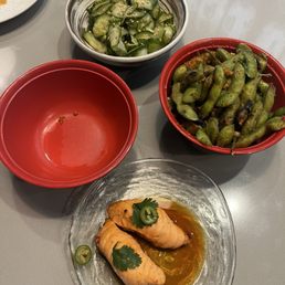 Spicy edamame, Cucumber Sunomono and itchy salmon