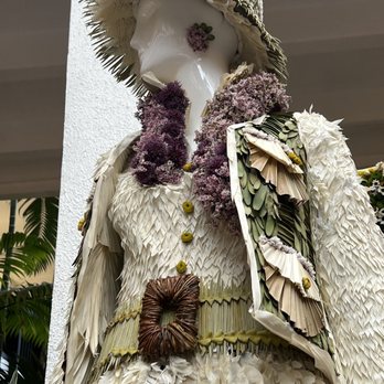 Fleurs de Villes Voyage - Karen Blixen - Public Art Near Me - Bal Harbour, Florida
