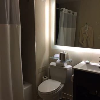Hyatt Regency Chicago - Bathroom - Hotels Near Me - Chicago, Illinois Hyatt Regency Chicago - Bathroom - Hotels Near Me - Chicago, Illinois