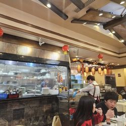 Saigon Seafood Harbor Restaurant