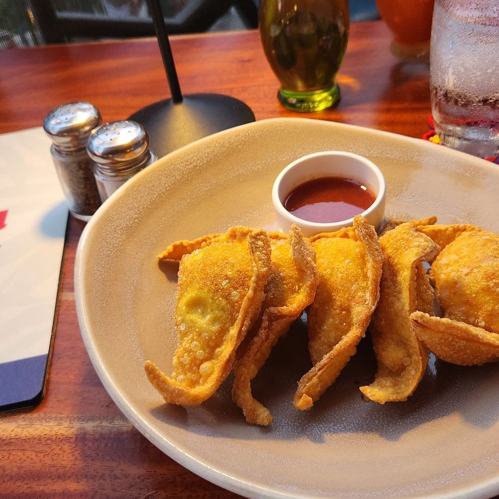 Hula Grill Waikiki - Crab and Macadamia Nut Wontons - Hawaiian Near Me - Honolulu, Hawaii Hula Grill Waikiki - Crab and Macadamia Nut Wontons - Hawaiian Near Me - Honolulu, Hawaii