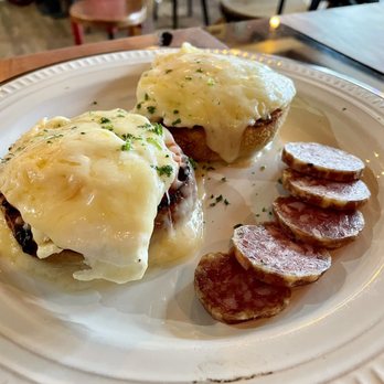 Farmhouse Cafe - My friend's Benedict - Breakfast & Brunch Near Me - Honolulu, Hawaii Farmhouse Cafe - My friend's Benedict - Breakfast & Brunch Near Me - Honolulu, Hawaii