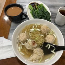 坤記竹昇麵 - Fresh shrimp wonton noodles soup 5pc with Choy sum and Hong Kong milk tea