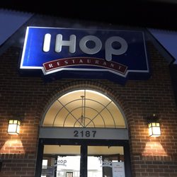 Bloomfield Town Square - IHOP