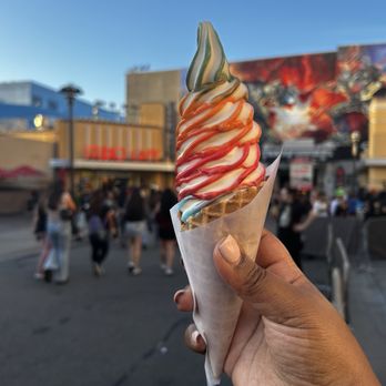 Studio Scoop - Ice Cream & Frozen Yogurt Near Me - Universal City, California