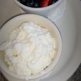 Berries and cottage cheese