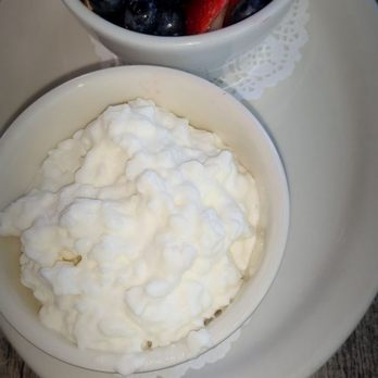 Brother’s Cafe 3:16 - Berries and cottage cheese - Breakfast & Brunch Near Me - Paso Robles, California
