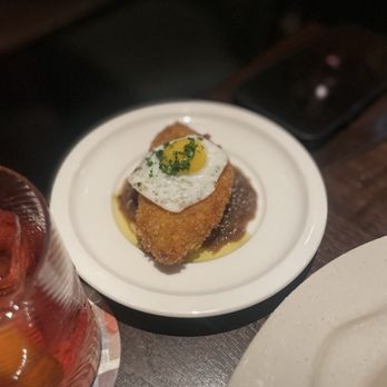 Julie's Restaurant and Bar - British Near Me - London, XGL