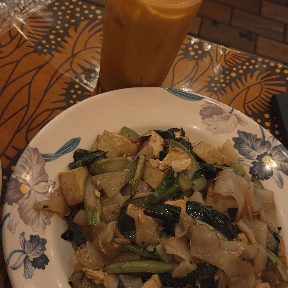 Ghin Khao Eat Rice - Pad siew - Thai Near Me - Chicago, Illinois Ghin Khao Eat Rice - Pad siew - Thai Near Me - Chicago, Illinois