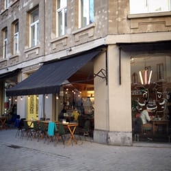 Kaffeenini - Centraal in de Nationalestraat met groot plein voor Kaffeenini.