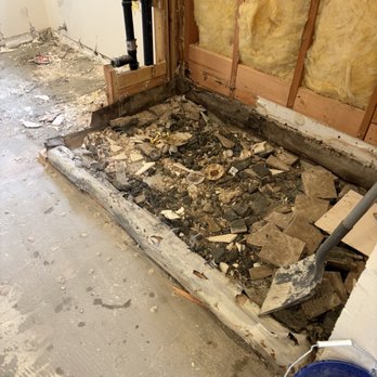 Murdock Construction - This is a good example of why you do not want a rubber floor pan in your shower. They do fail they hold mold and moisture. - General Contractors Near Me - Vacaville, California