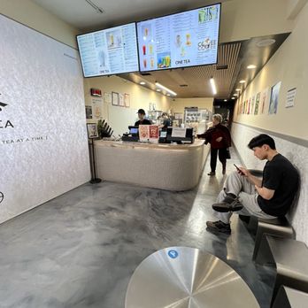 One Tea - Front entrance area with bench at small table - Bubble Tea Near Me - Temple City, California